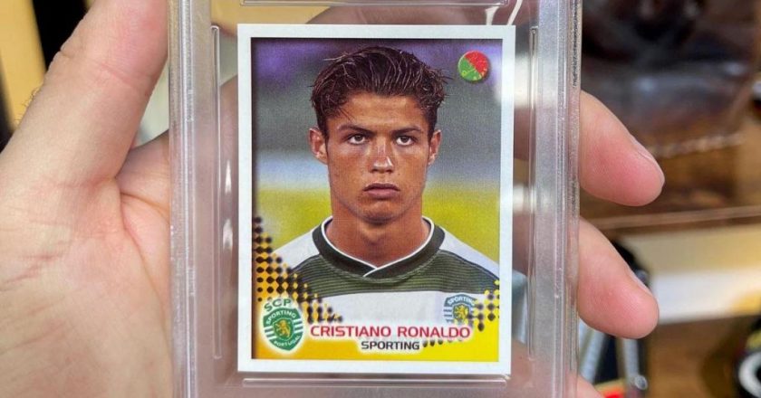 Cromo antigo de Cristiano Ronaldo vendido por 69 mil euros